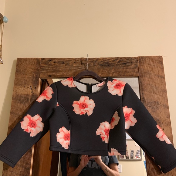 Re:named Floral crop top!! Gorgeous 🌺 - Picture 6 of 6